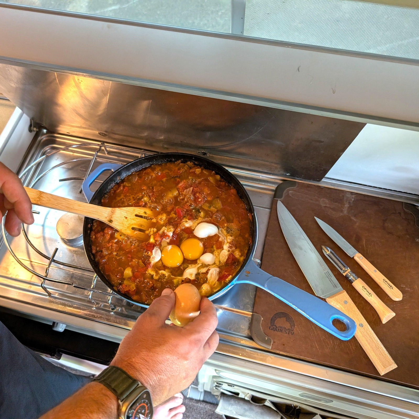 A comforting meal for your overlanding trips: Shakshuka-OPINEL USA