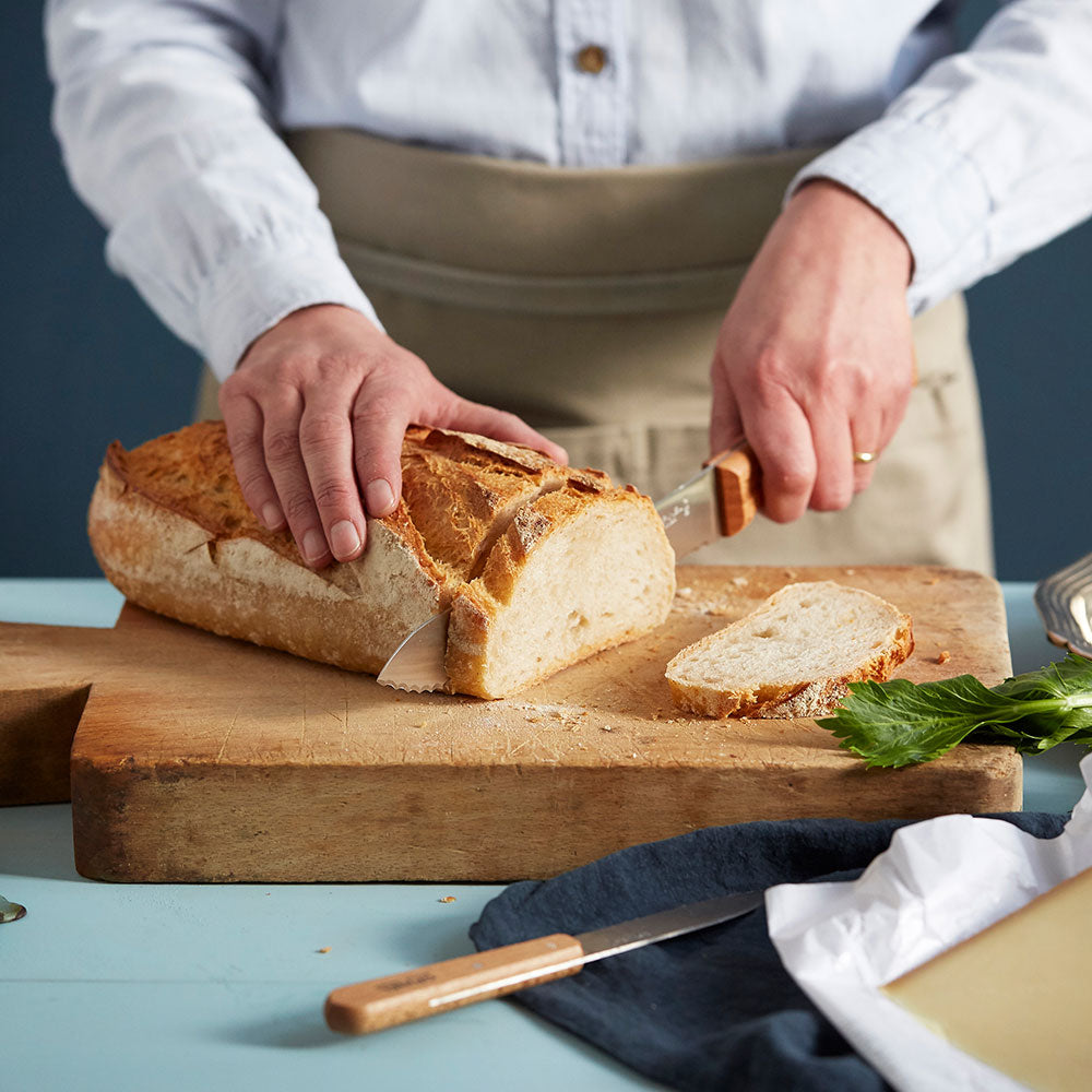 Perfect Slice Bread Knife With a Built-In Guide