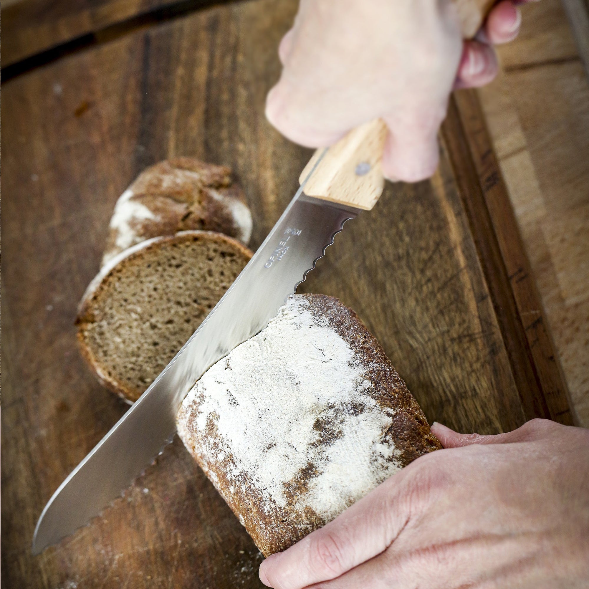 Perfect Slice Bread Knife With a Built-In Guide